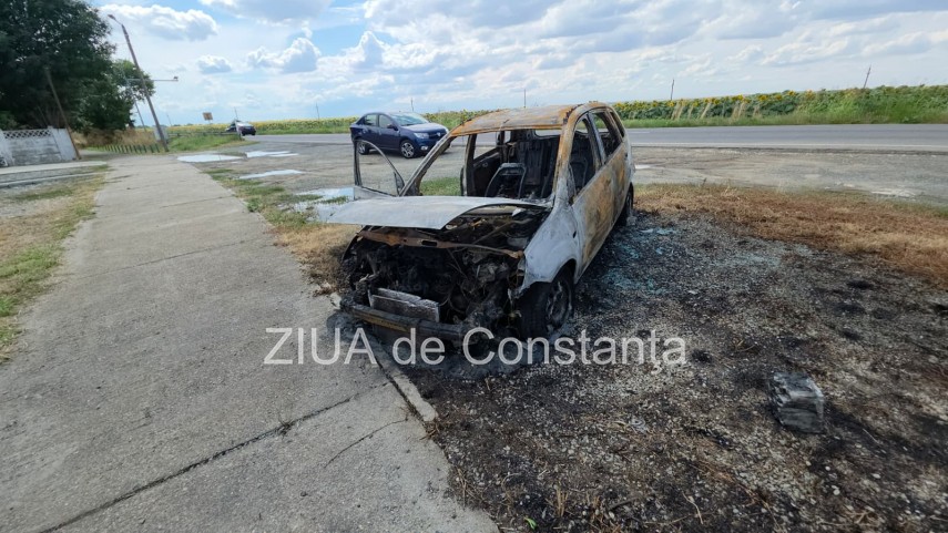 foto video imagini cu autoturismul si usa sediului politiei vama veche incendiate de un individ de 36 foto video imagini cu autoturismul si usa sediului politiei vama veche incendiate de un individ de 36