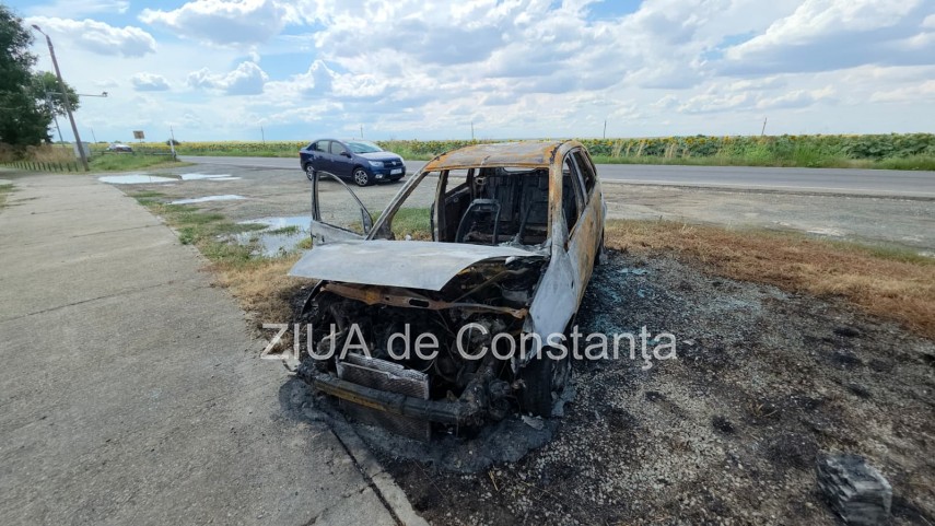 foto video imagini cu autoturismul si usa sediului politiei vama veche incendiate de un individ de 36 foto video imagini cu autoturismul si usa sediului politiei vama veche incendiate de un individ de 36