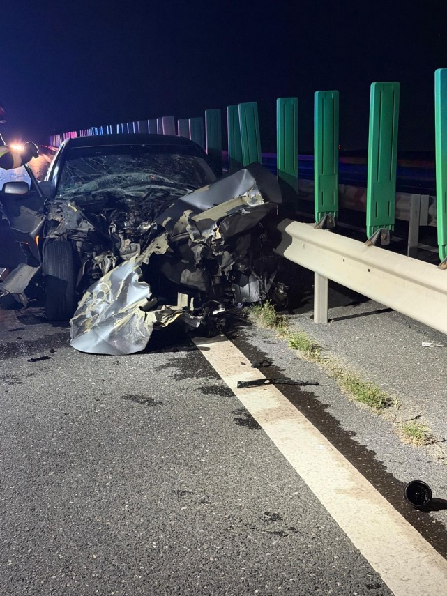 stiri constanta tanar de 20 de ani transportat la spital dupa un accident intre un autoturism si un camion stiri constanta tanar de 20 de ani transportat la spital dupa un accident intre un autoturism si un camion