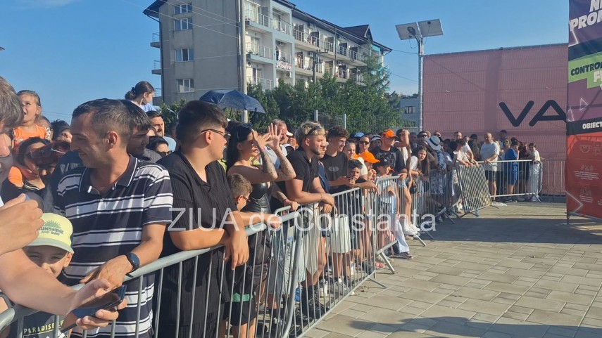 foto video atmosfera incendiara la deschiderea nibiru zeci de mii de oameni prezenti la debutul noii foto video atmosfera incendiara la deschiderea nibiru zeci de mii de oameni prezenti la debutul noii