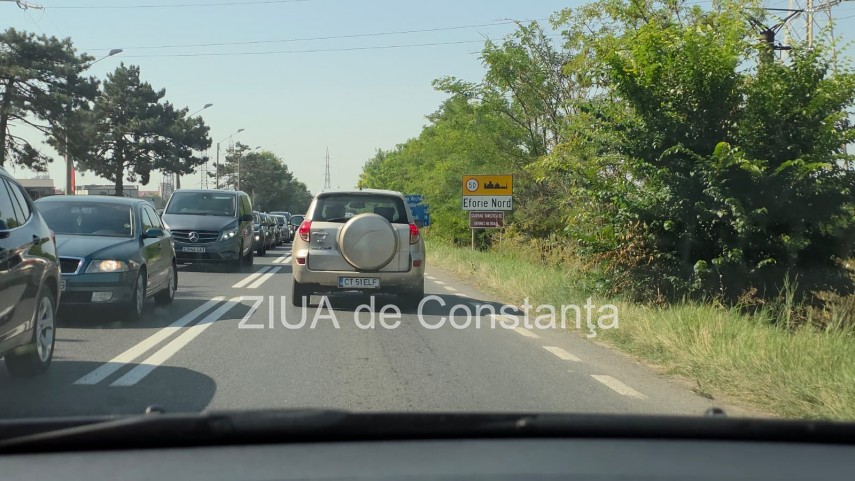 foto video blocaj pe dn39 la intrarea in eforie nord coloana kilometrica si trafic bara la bara la intrarea foto video blocaj pe dn39 la intrarea in eforie nord coloana kilometrica si trafic bara la bara la intrarea