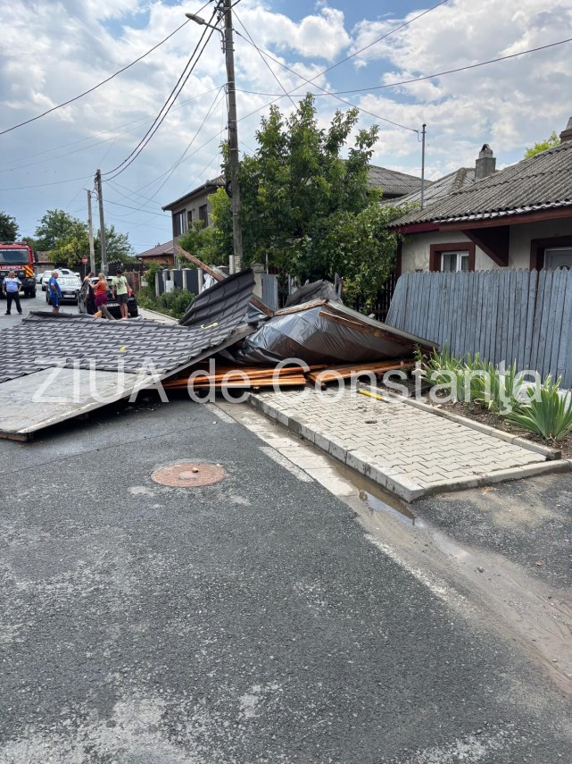 stiri constanta acoperis smuls de vant si copaci pusi la pamant in murfatlar in urma codului portocaliu stiri constanta acoperis smuls de vant si copaci pusi la pamant in murfatlar in urma codului portocaliu