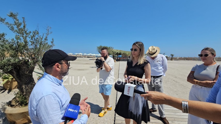 foto video ministrul mediului diana buzoianu in control pe plaja din mamaia 946346 foto video ministrul mediului diana buzoianu in control pe plaja din mamaia 946346