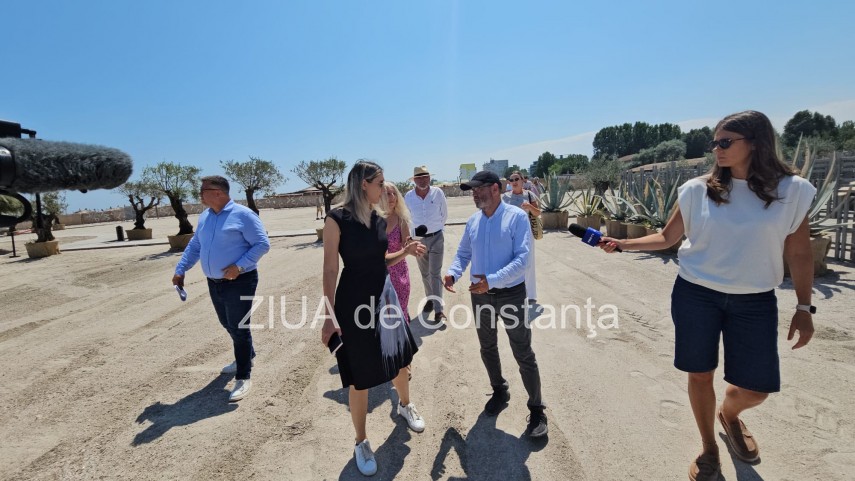 foto video ministrul mediului diana buzoianu in control pe plaja din mamaia 946346 foto video ministrul mediului diana buzoianu in control pe plaja din mamaia 946346