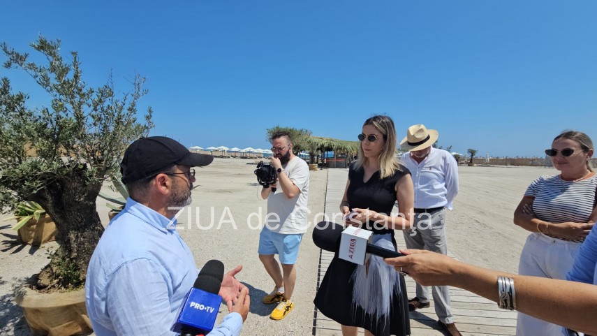 foto video ministrul mediului diana buzoianu in control pe plaja din mamaia 946346 foto video ministrul mediului diana buzoianu in control pe plaja din mamaia 946346