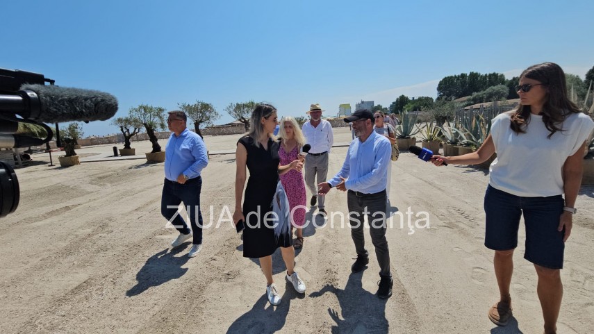 foto video ministrul mediului diana buzoianu in control pe plaja din mamaia 946346 foto video ministrul mediului diana buzoianu in control pe plaja din mamaia 946346