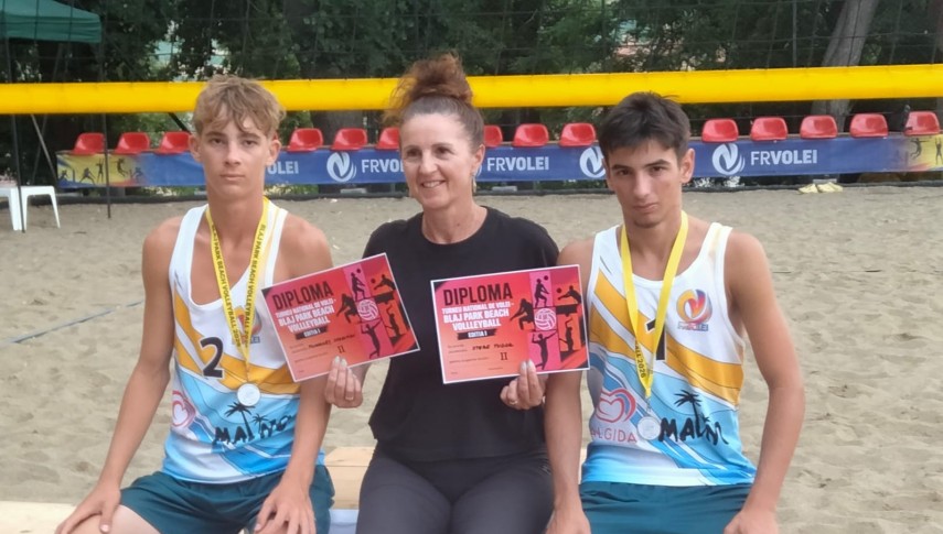 Tudor Stere și Sebastian Murguleț, alături de antrenoarea Mihaela Isac