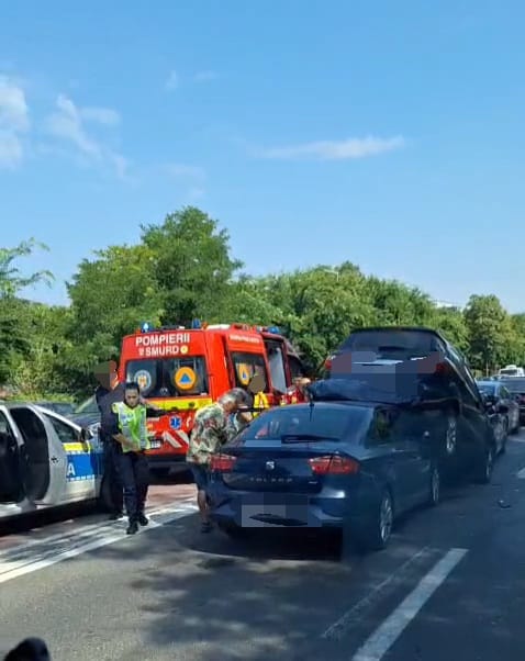 trafic ingrunat la iesire din eforie sud catre eforie nord din cauza unui accident rutier 946422 trafic ingrunat la iesire din eforie sud catre eforie nord din cauza unui accident rutier 946422