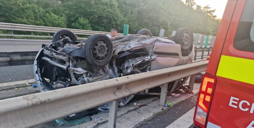 foto tragedie pe autostrada a1 o fetita de 5 ani a murit intr un cumplit accident rutier 946406 foto tragedie pe autostrada a1 o fetita de 5 ani a murit intr un cumplit accident rutier 946406
