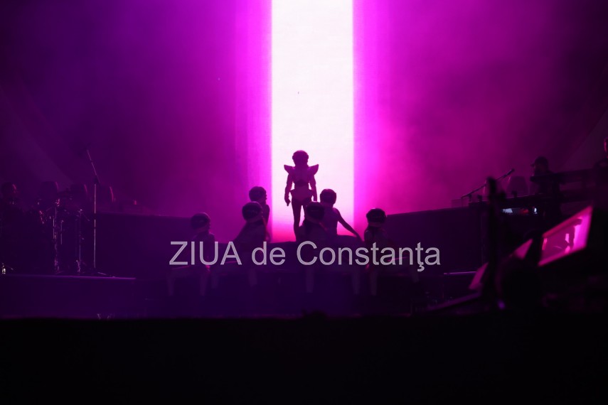 foto inna a facut senzatie in prima seara pe scena de la galaxia primul festival din programul nibiru foto inna a facut senzatie in prima seara pe scena de la galaxia primul festival din programul nibiru