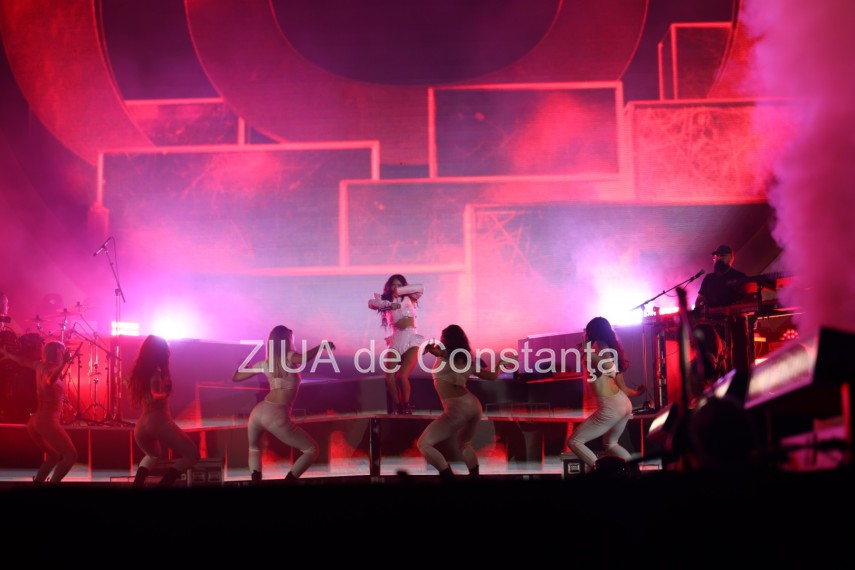 foto inna a facut senzatie in prima seara pe scena de la galaxia primul festival din programul nibiru foto inna a facut senzatie in prima seara pe scena de la galaxia primul festival din programul nibiru