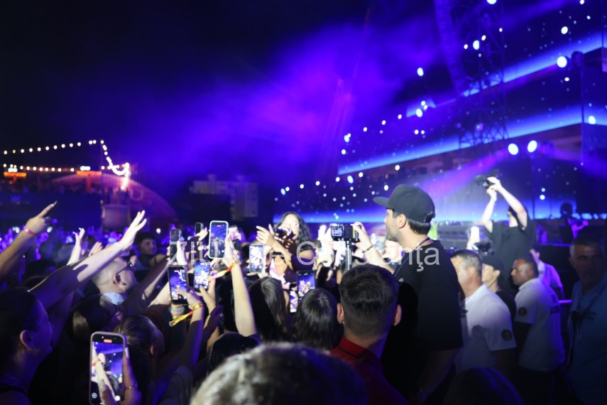 foto inna a facut senzatie in prima seara pe scena de la galaxia primul festival din programul nibiru foto inna a facut senzatie in prima seara pe scena de la galaxia primul festival din programul nibiru