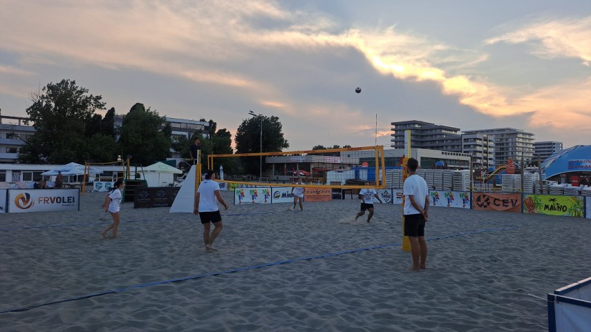 foto video turneu de beach volley la mamaia in memoria regretatului paul camui 946453 foto video turneu de beach volley la mamaia in memoria regretatului paul camui 946453