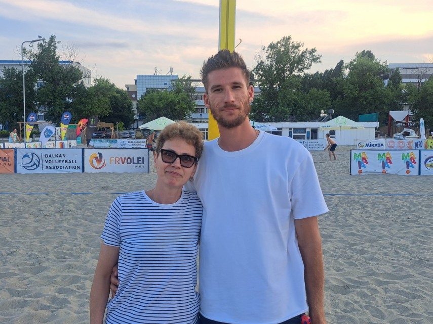 foto video turneu de beach volley la mamaia in memoria regretatului paul camui 946453 foto video turneu de beach volley la mamaia in memoria regretatului paul camui 946453