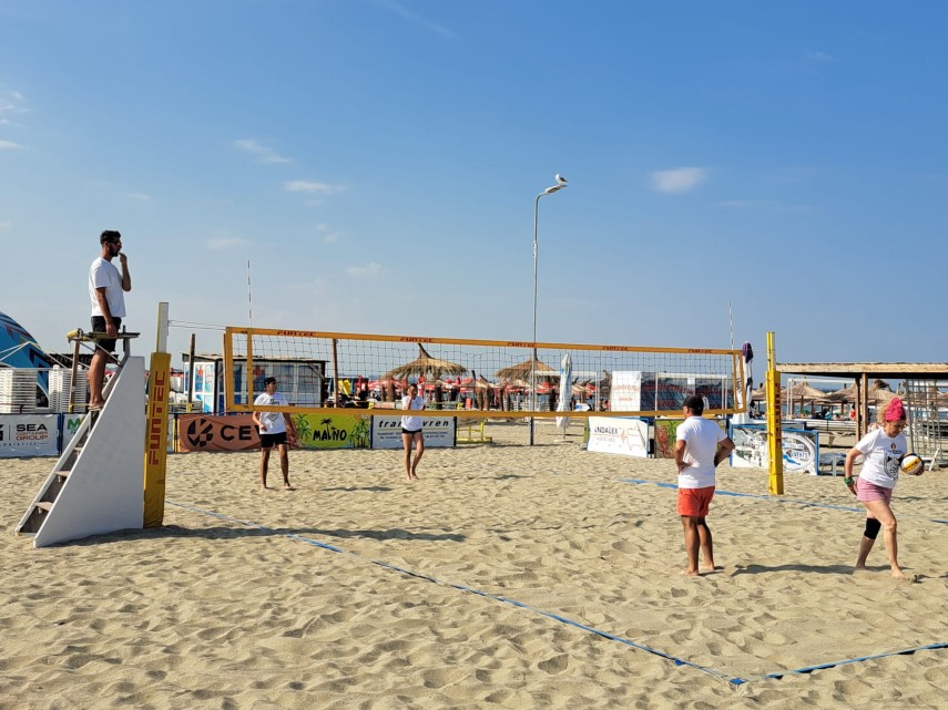 foto video turneu de beach volley la mamaia in memoria regretatului paul camui 946453 foto video turneu de beach volley la mamaia in memoria regretatului paul camui 946453