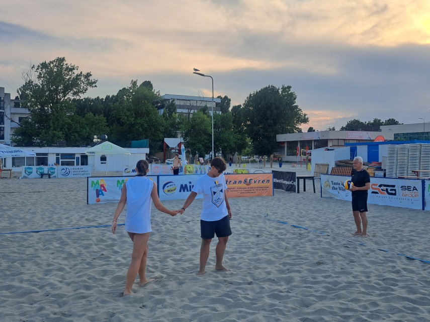 foto video turneu de beach volley la mamaia in memoria regretatului paul camui 946453 foto video turneu de beach volley la mamaia in memoria regretatului paul camui 946453