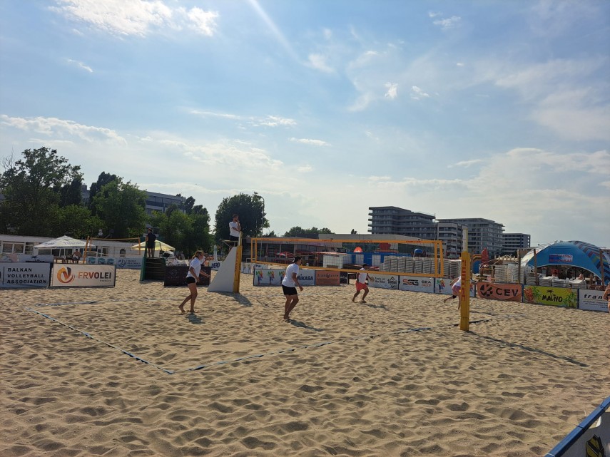 foto video turneu de beach volley la mamaia in memoria regretatului paul camui 946453 foto video turneu de beach volley la mamaia in memoria regretatului paul camui 946453