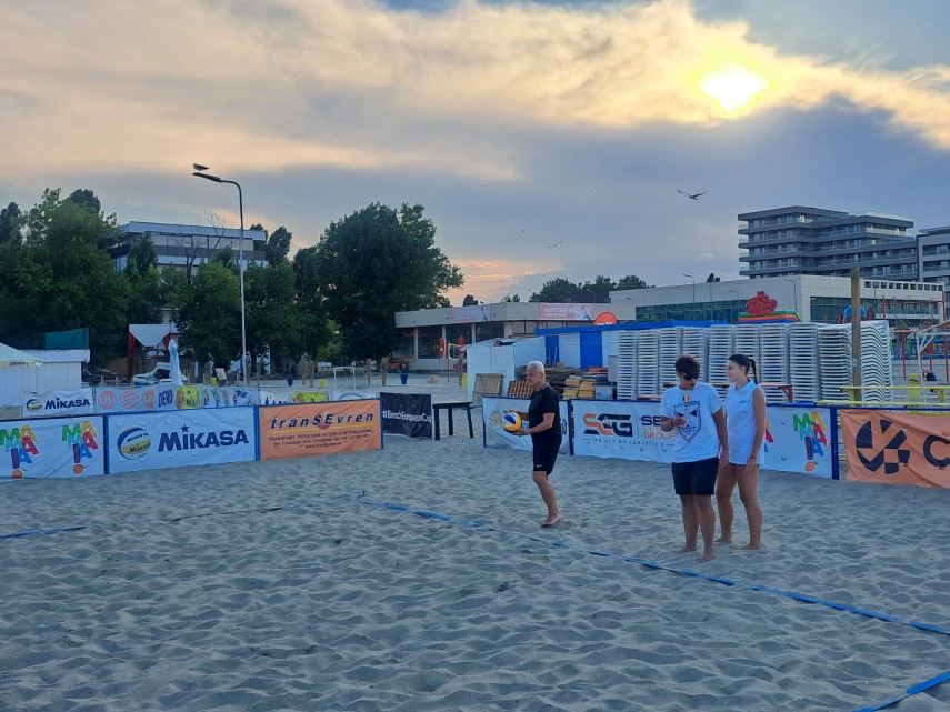 foto video turneu de beach volley la mamaia in memoria regretatului paul camui 946453 foto video turneu de beach volley la mamaia in memoria regretatului paul camui 946453