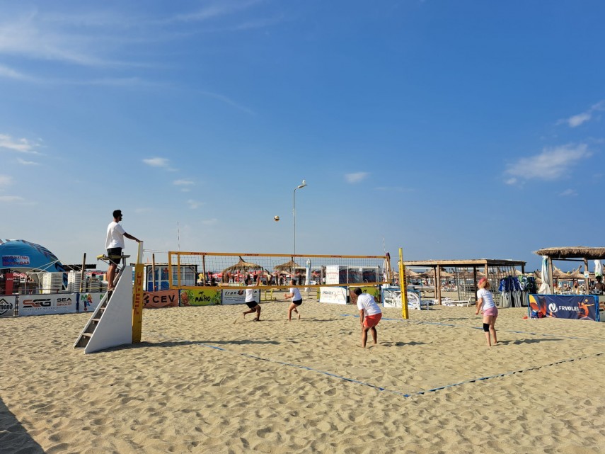 foto video turneu de beach volley la mamaia in memoria regretatului paul camui 946453 foto video turneu de beach volley la mamaia in memoria regretatului paul camui 946453