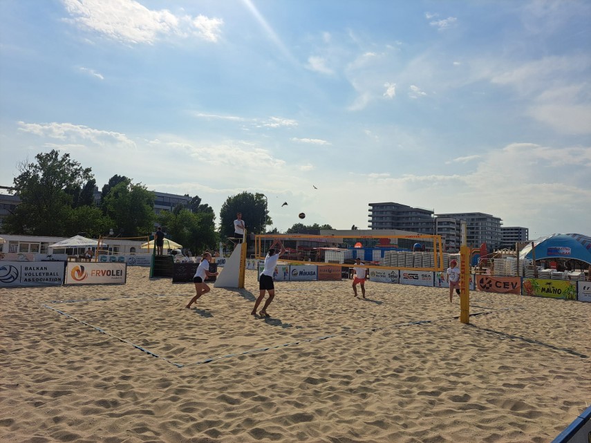 foto video turneu de beach volley la mamaia in memoria regretatului paul camui 946453 foto video turneu de beach volley la mamaia in memoria regretatului paul camui 946453
