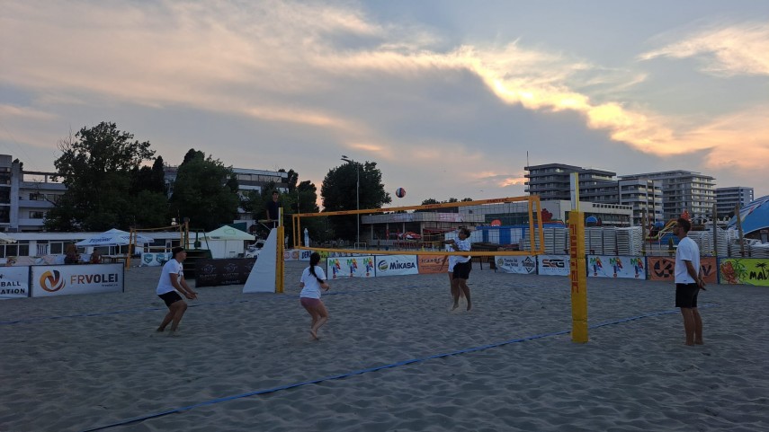 foto video turneu de beach volley la mamaia in memoria regretatului paul camui 946453 foto video turneu de beach volley la mamaia in memoria regretatului paul camui 946453