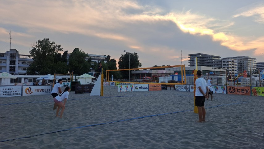 foto video turneu de beach volley la mamaia in memoria regretatului paul camui 946453 foto video turneu de beach volley la mamaia in memoria regretatului paul camui 946453