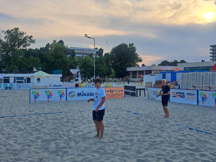 foto video turneu de beach volley la mamaia in memoria regretatului paul camui 946453 foto video turneu de beach volley la mamaia in memoria regretatului paul camui 946453