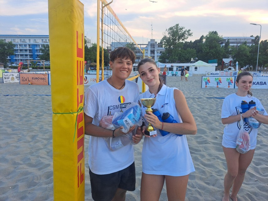 foto video turneu de beach volley la mamaia in memoria regretatului paul camui 946453 foto video turneu de beach volley la mamaia in memoria regretatului paul camui 946453