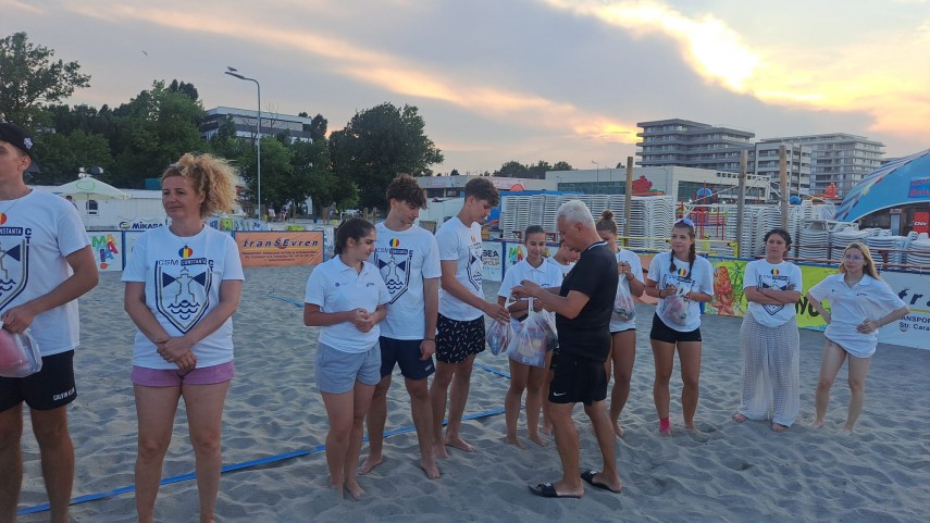 foto video turneu de beach volley la mamaia in memoria regretatului paul camui 946453 foto video turneu de beach volley la mamaia in memoria regretatului paul camui 946453