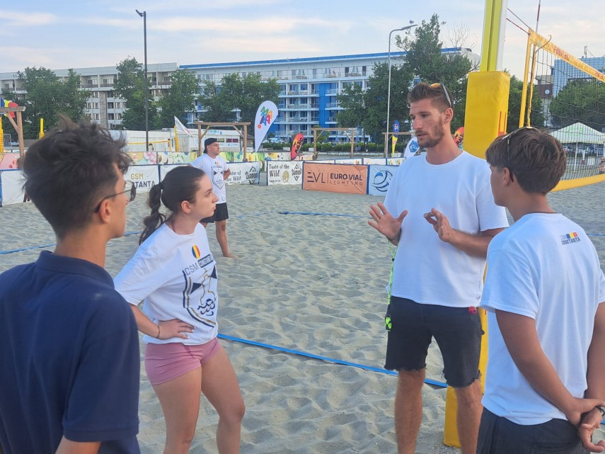 foto video turneu de beach volley la mamaia in memoria regretatului paul camui 946453 foto video turneu de beach volley la mamaia in memoria regretatului paul camui 946453