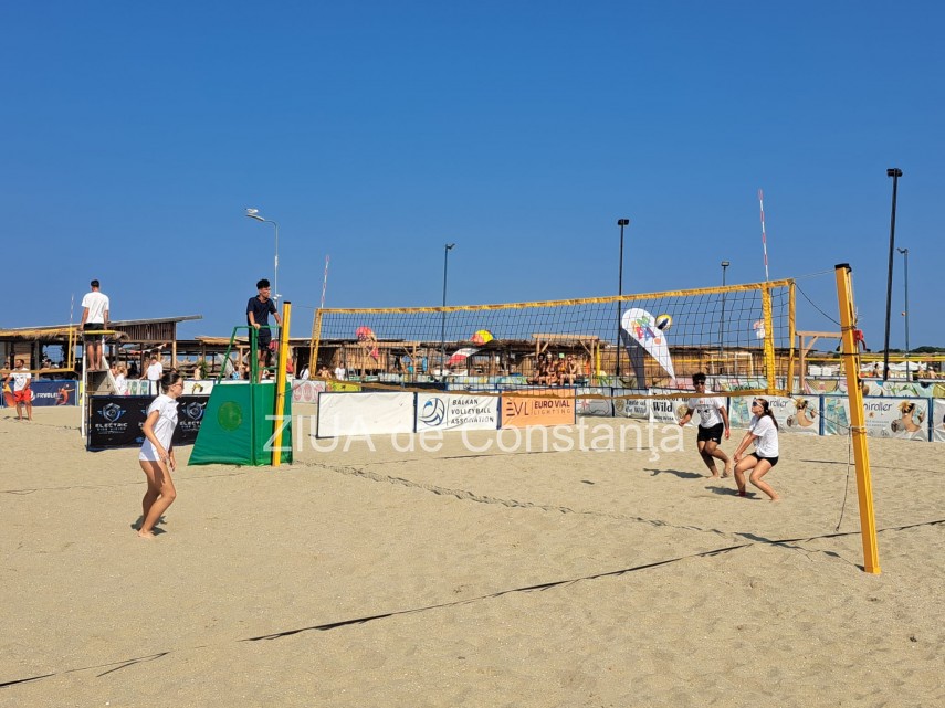foto video turneu de beach volley la mamaia in memoria regretatului paul camui 946453 foto video turneu de beach volley la mamaia in memoria regretatului paul camui 946453