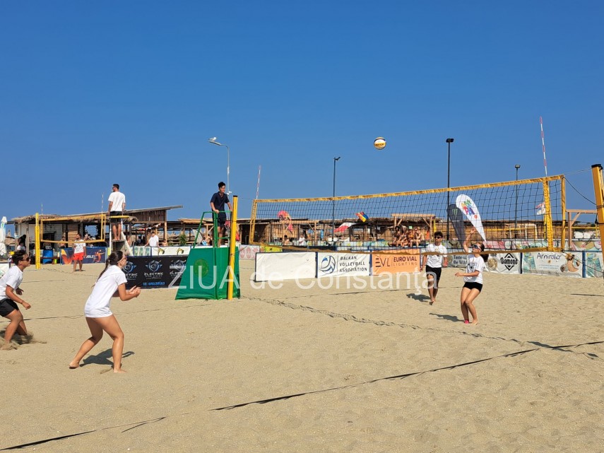 foto video turneu de beach volley la mamaia in memoria regretatului paul camui 946453 foto video turneu de beach volley la mamaia in memoria regretatului paul camui 946453