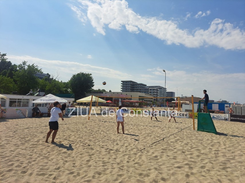 foto video turneu de beach volley la mamaia in memoria regretatului paul camui 946453 foto video turneu de beach volley la mamaia in memoria regretatului paul camui 946453