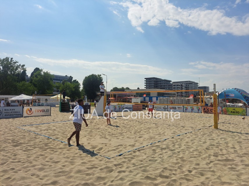foto video turneu de beach volley la mamaia in memoria regretatului paul camui 946453 foto video turneu de beach volley la mamaia in memoria regretatului paul camui 946453