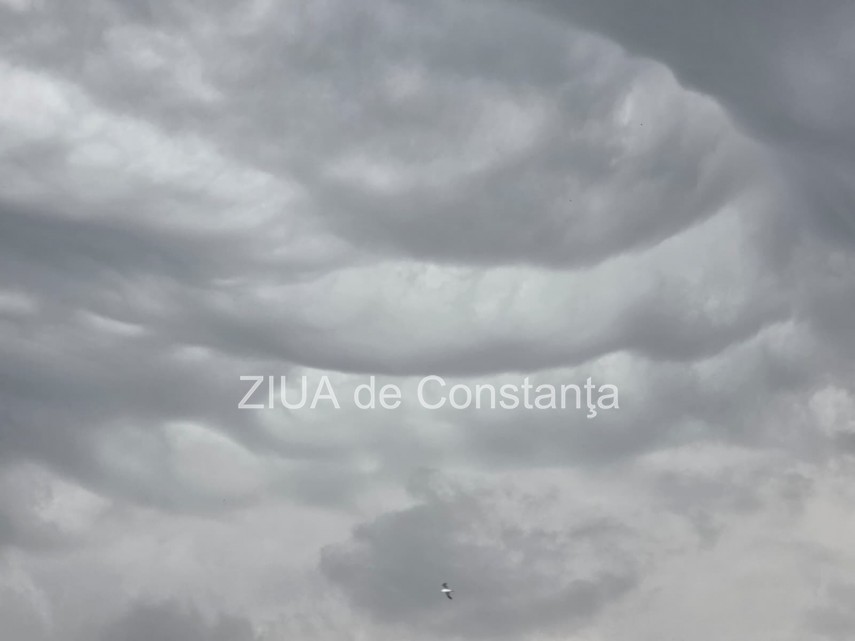foto video norii de furtuna au intunecat judetul constanta aflat sub cod portocaliu de grindina si vijelii foto video norii de furtuna au intunecat judetul constanta aflat sub cod portocaliu de grindina si vijelii