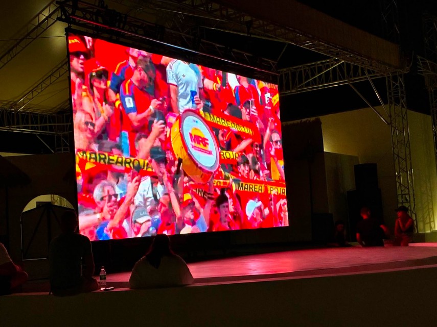 finala campionatului mondial 2026 urmarita pe impresionantul ecran led din centrul civic al comunei cumpana finala campionatului mondial 2026 urmarita pe impresionantul ecran led din centrul civic al comunei cumpana