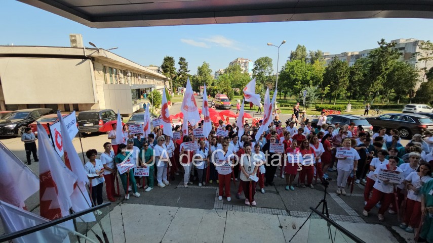 foto video greva de avertisment in spitalele din constanta medicii si personalul sanitas protesteaza foto video greva de avertisment in spitalele din constanta medicii si personalul sanitas protesteaza