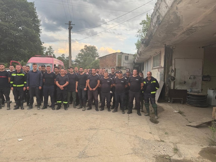 foto misiuni de interventie finalizate in busteni si breaza fortele de sprijin se retrag dupa inundatii foto misiuni de interventie finalizate in busteni si breaza fortele de sprijin se retrag dupa inundatii