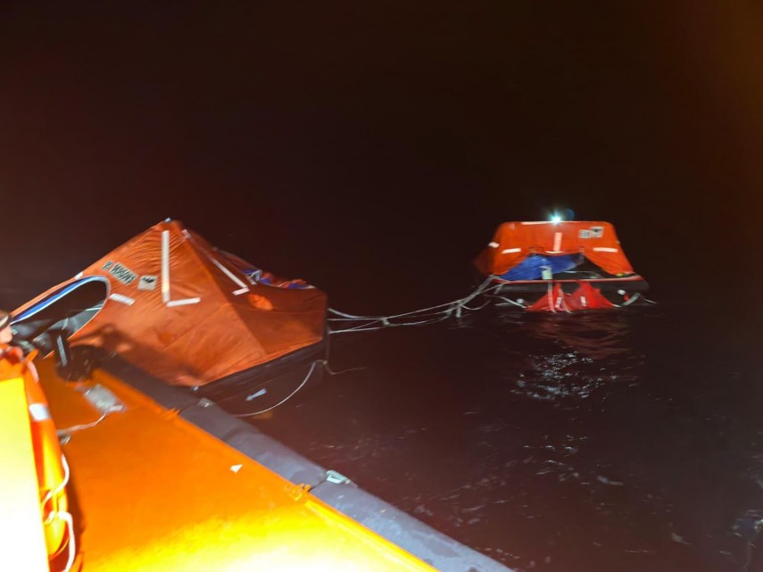 igsu nava in flacari pe marea neagra transporta peste 3 790 de tone de propan cei 17 membri echipajului igsu nava in flacari pe marea neagra transporta peste 3 790 de tone de propan cei 17 membri echipajului