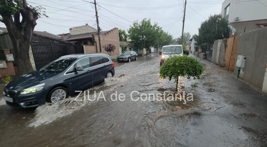 video ploua torential la constanta judetul se afla sub avertizare cod portocaliu turistii alungati de video ploua torential la constanta judetul se afla sub avertizare cod portocaliu turistii alungati de