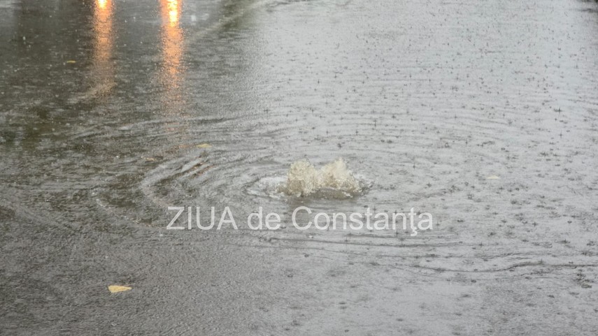 video ploua torential la constanta judetul se afla sub avertizare cod portocaliu turistii alungati de video ploua torential la constanta judetul se afla sub avertizare cod portocaliu turistii alungati de