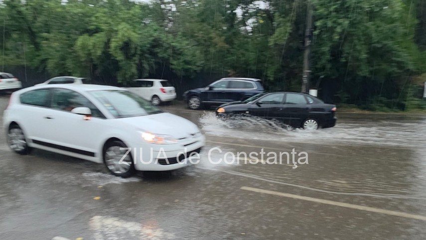 video ploua torential la constanta judetul se afla sub avertizare cod portocaliu turistii alungati de video ploua torential la constanta judetul se afla sub avertizare cod portocaliu turistii alungati de