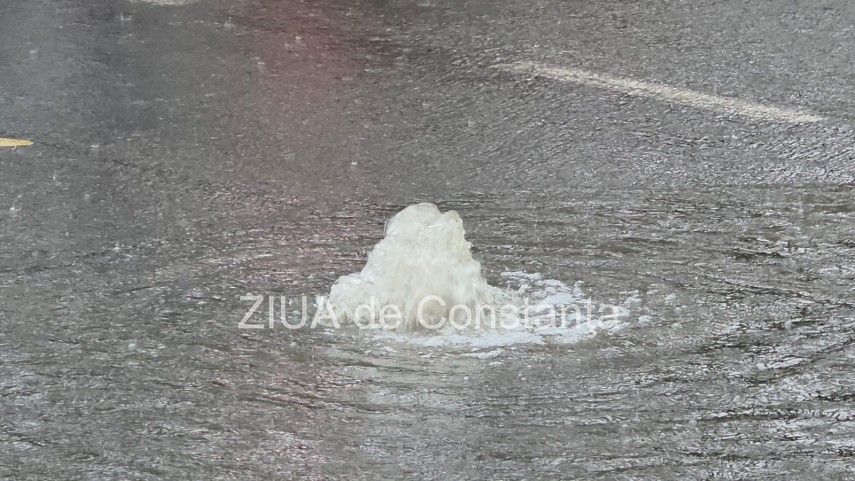 video ploua torential la constanta judetul se afla sub avertizare cod portocaliu turistii alungati de video ploua torential la constanta judetul se afla sub avertizare cod portocaliu turistii alungati de