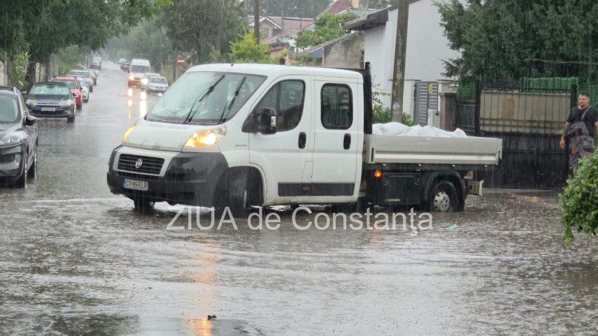 video ploua torential la constanta judetul se afla sub avertizare cod portocaliu turistii alungati de video ploua torential la constanta judetul se afla sub avertizare cod portocaliu turistii alungati de