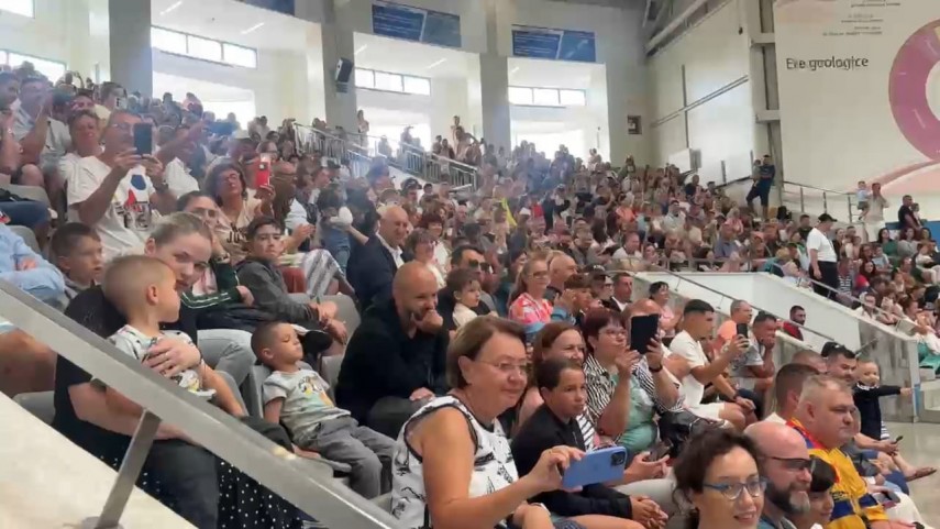 foto video aglomeratie la delfinariul din constanta toate biletele pentru primele trei reprezentatii foto video aglomeratie la delfinariul din constanta toate biletele pentru primele trei reprezentatii