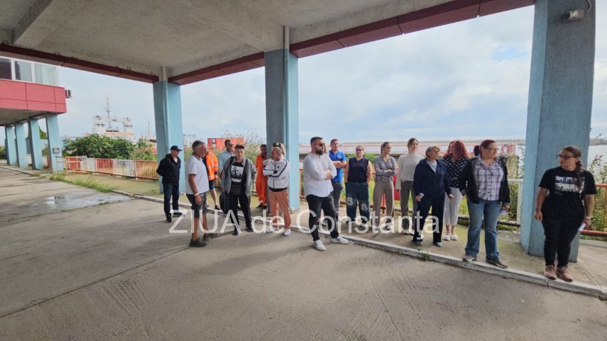 live video foto protest la sediul arsvom dupa incidentul grav de la bordul navei gas lisbon 946950 live video foto protest la sediul arsvom dupa incidentul grav de la bordul navei gas lisbon 946950