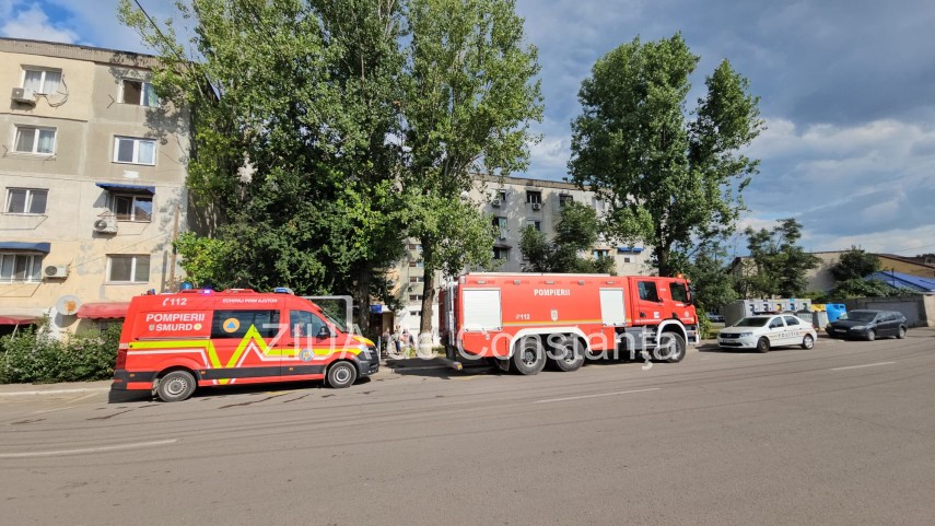 foto video garsoniera in flacari pe bulevardul 1 mai vechi pompierii isu dobrogea intervin de urgenta foto video garsoniera in flacari pe bulevardul 1 mai vechi pompierii isu dobrogea intervin de urgenta