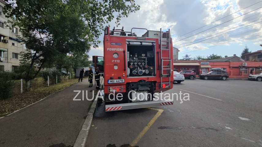 foto video garsoniera in flacari pe bulevardul 1 mai vechi pompierii isu dobrogea intervin de urgenta foto video garsoniera in flacari pe bulevardul 1 mai vechi pompierii isu dobrogea intervin de urgenta