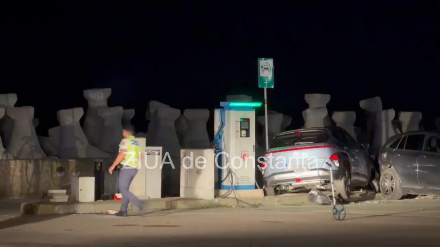 foto video pompierii si criminalistii intervin in parcarea de la poarta 1 din constanta in urma unui foto video pompierii si criminalistii intervin in parcarea de la poarta 1 din constanta in urma unui