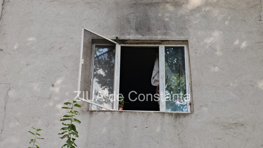foto video garsoniera in flacari pe bulevardul 1 mai vechi pompierii isu dobrogea intervin de urgenta foto video garsoniera in flacari pe bulevardul 1 mai vechi pompierii isu dobrogea intervin de urgenta